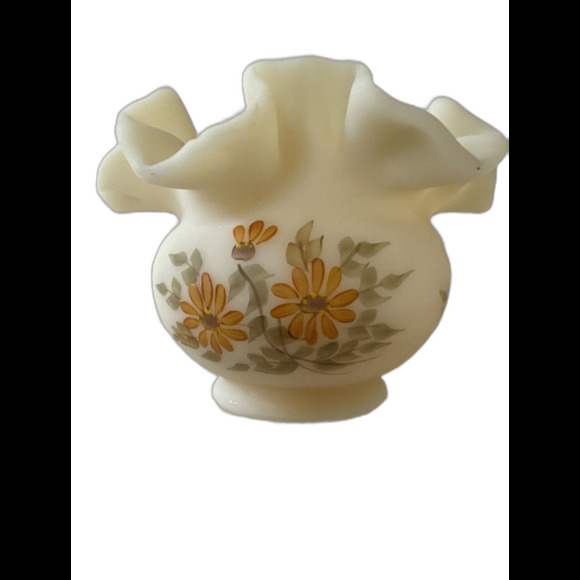 Vintage Fenton Satin Custard Art Glass Vase, Floral Motif by D.Robinson - Picture 3 of 7